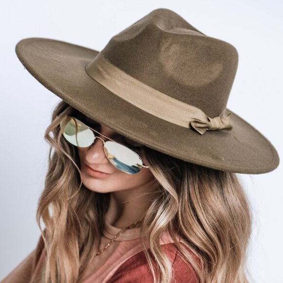 NWT Bohemian Faux Suede Hat With Ribbon Band